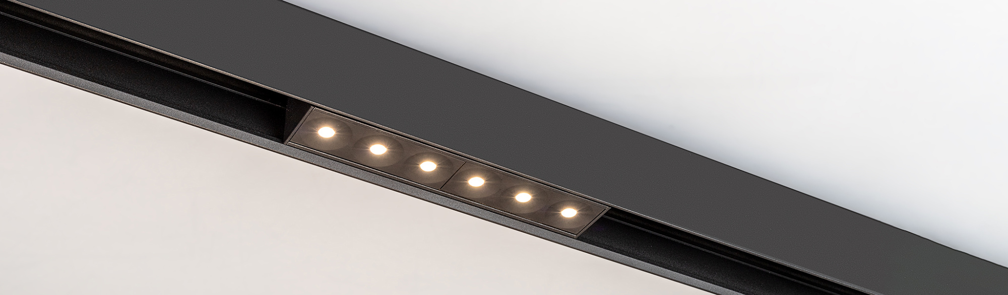 Светильник MAG-DARK-45-L200-6W Warm3000 (BK, 20 deg, 24V) (Arlight, IP20 Металл, 5 лет)