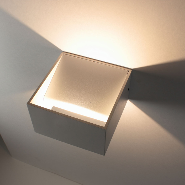 Светильник настенный светодиодный JH-BD-B03 DHL24 (220V, 7W, белый корпус, warm white)