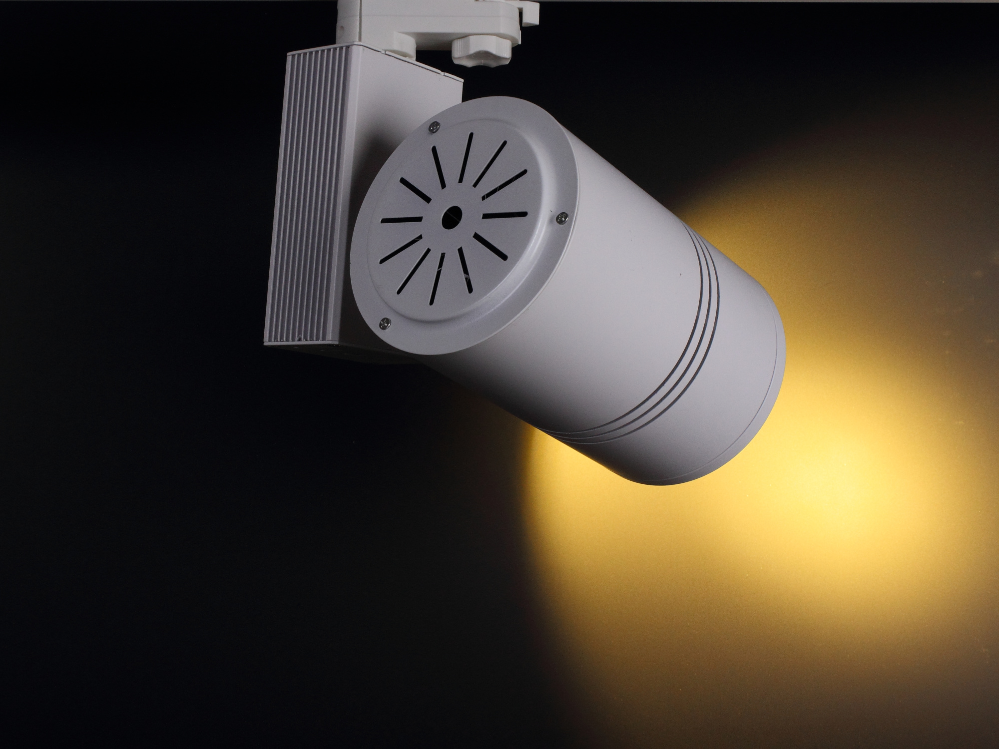 Светодиодный светильник трековый GDD087 4L 4L7 (30W, warm white)