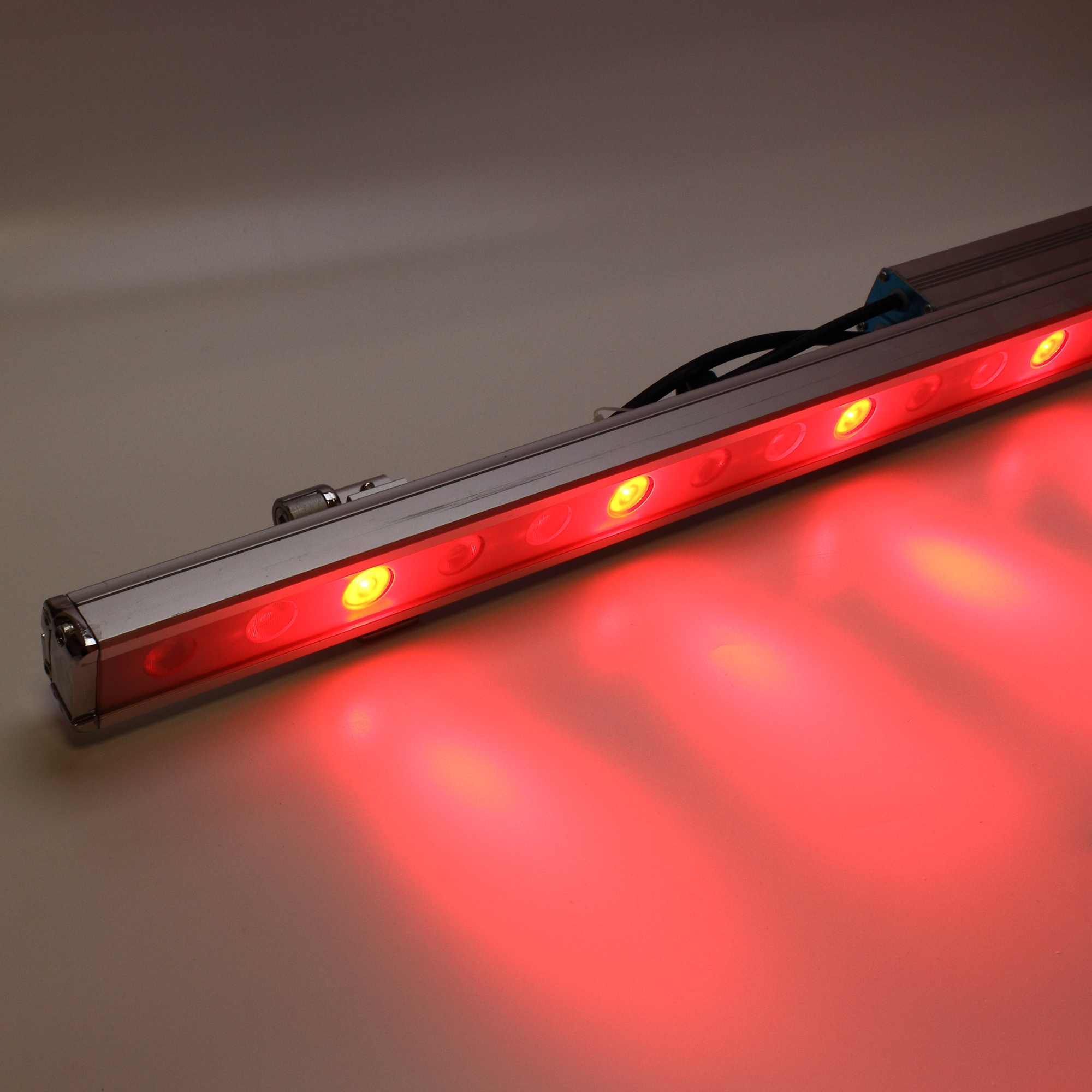 Линейный светодиодный прожектор Meteor H10 (24W, 24V, RGB, SPI)