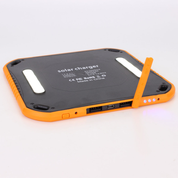 Power bank с солнечной батареей и светильником B3 (2.5W, 5600mAh, 5V)