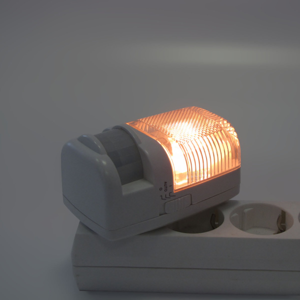 Светильник-ночник с датчиком движения LXP 200